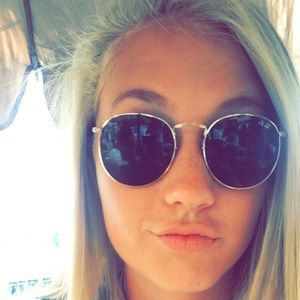 Meet your Posher, Caroline